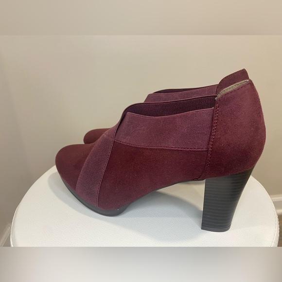 Cloudwalkers Burgundy Heeled Booties Women’s 8W Slip-On Comfort Dress Shoe - Picture 3 of 9